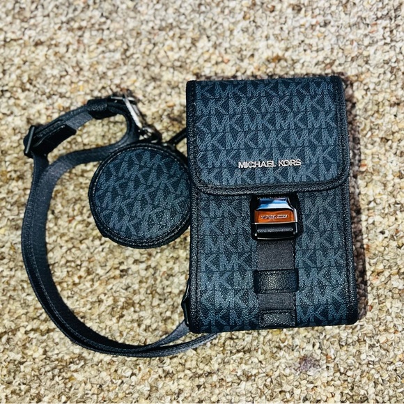 Michael Kors unisex phone crossbody with coin